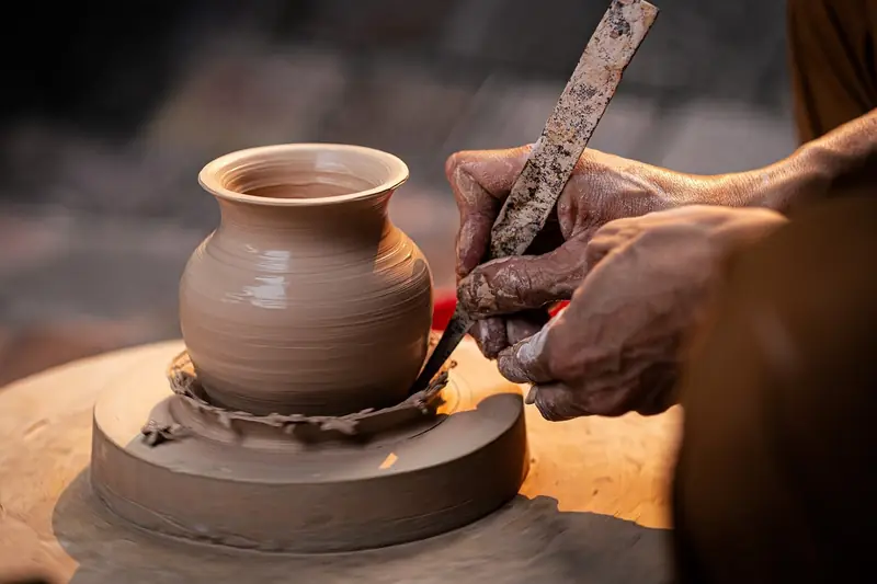 Throw a piece of pottery